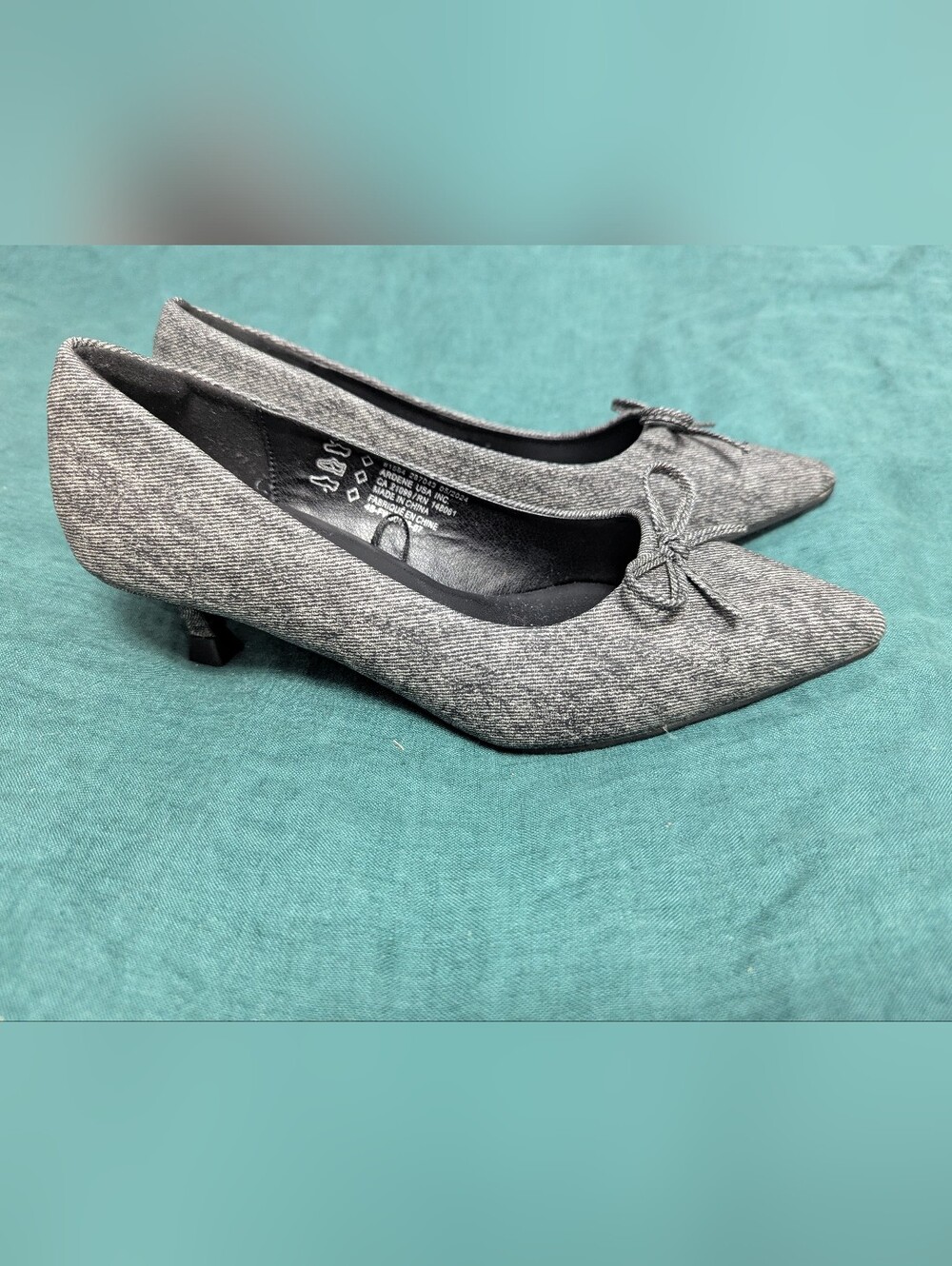 Women's Pointed-Toe Low Heel Pumps in Gray with Bow